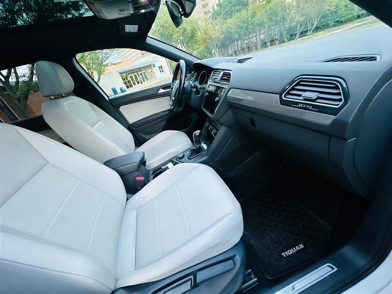Used 2021 Volkswagen Tiguan SE R-Line image 32