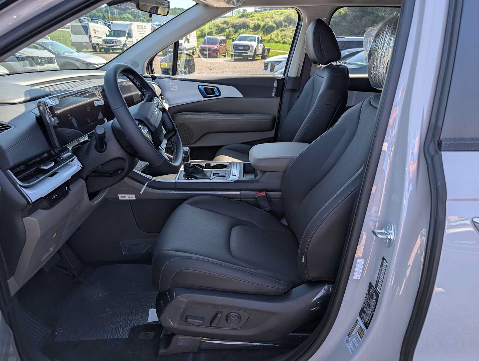 New 2027 Kia Carnival FWD image 4