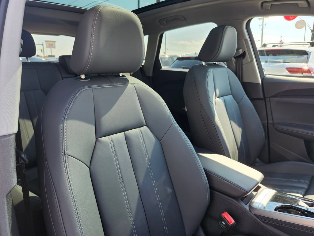 Certified 2025 Audi Q5 Premium w/ Convenience Package AWD/4WD image 18