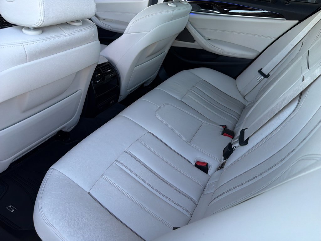 Used 2021 BMW 540i w/ Executive Package RWD image 12