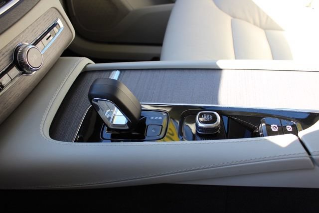 Certified 2024 Volvo XC90 B6 Plus w/ Protection Package AWD/4WD image 38