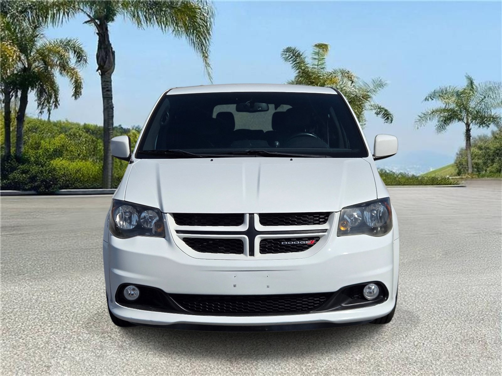 Used 2014 Dodge Grand Caravan R/T w/ Driver Convenience Group FWD image 3