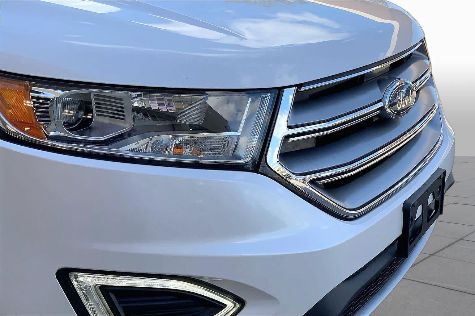 Used 2017 Ford Edge Titanium w/ Technology Package FWD image 31