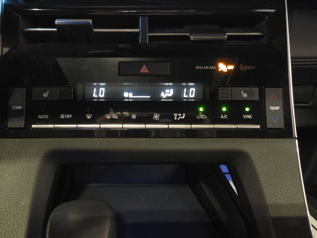 Used 2021 Toyota Avalon XLE w/ Moonroof Package FWD image 17