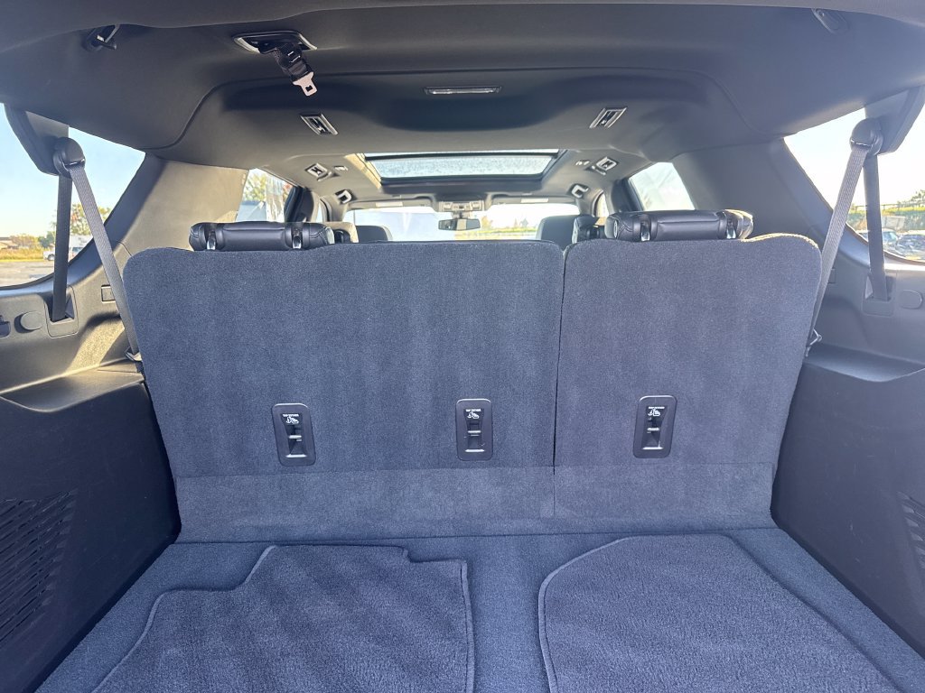 Used 2021 Chevrolet Suburban Z71 w/ Luxury Package AWD/4WD image 6