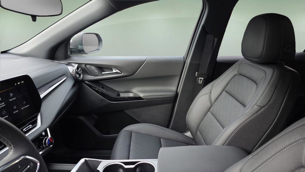 Used 2026 Chevrolet Equinox LT w/ Convenience Package II image 12