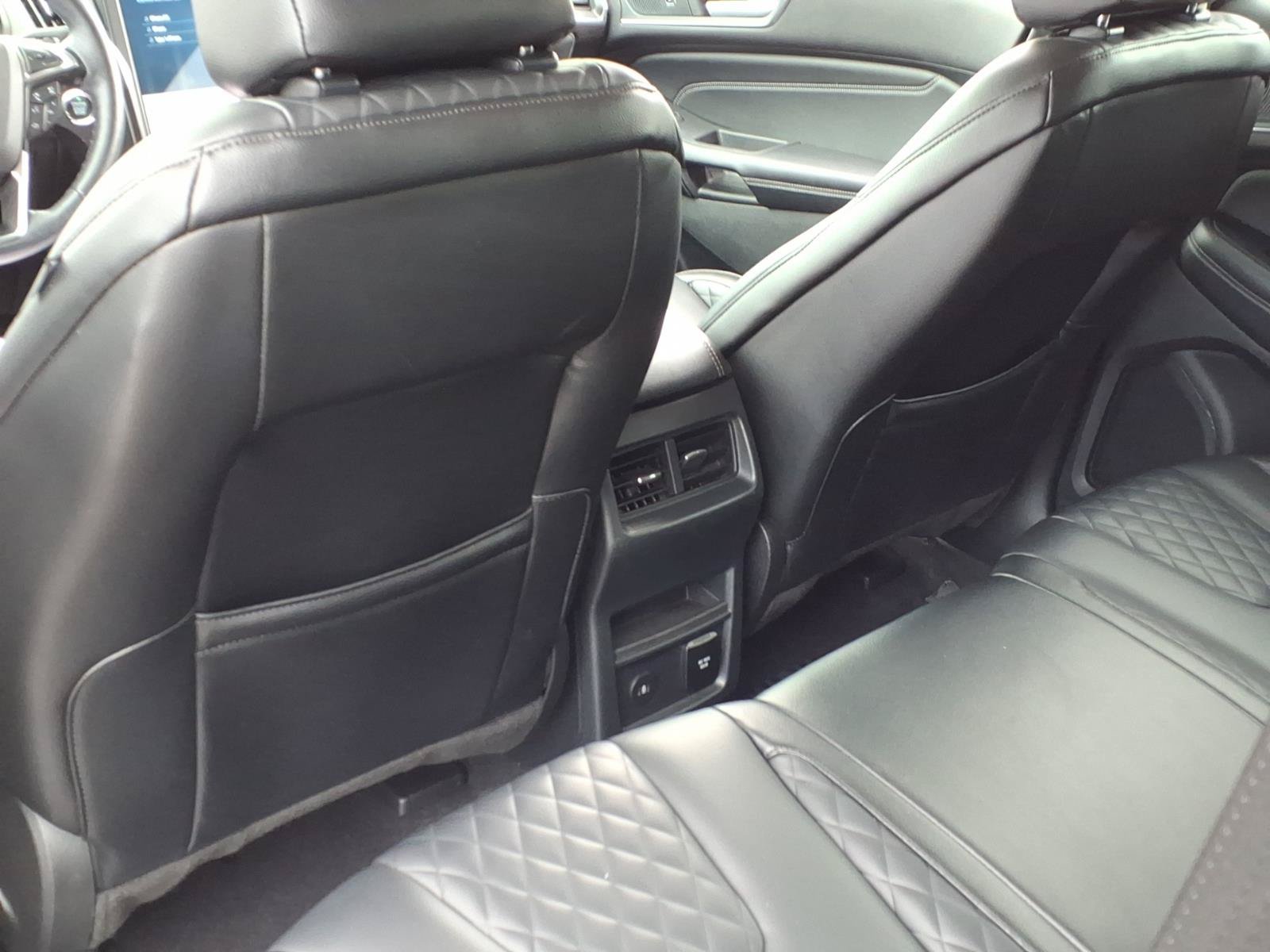 Used 2024 Ford Edge Titanium AWD/4WD image 7