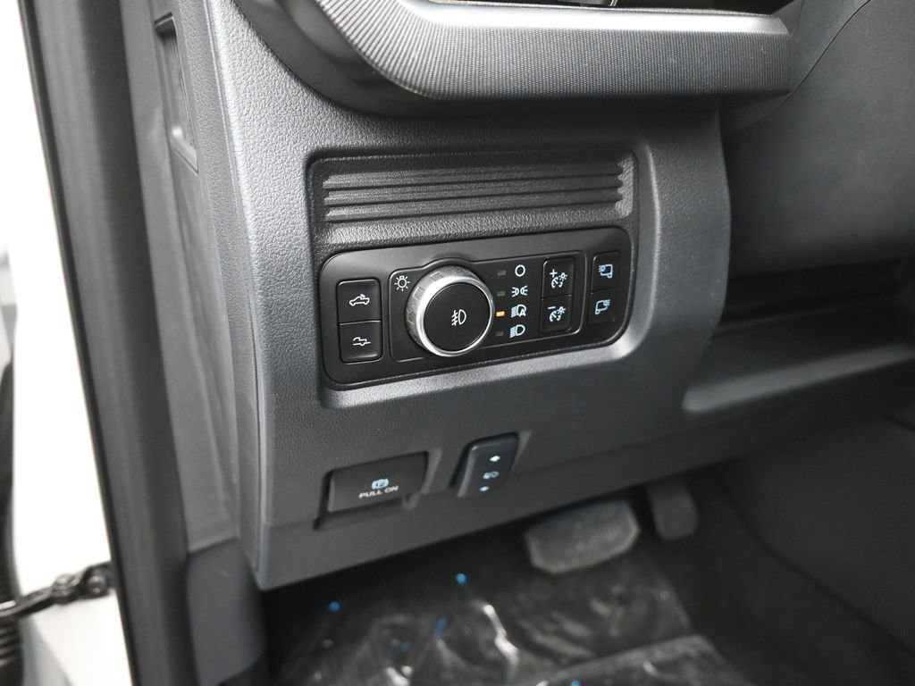 New 2026 Ford F250 Platinum w/ FX4 Off-Road Package image 13