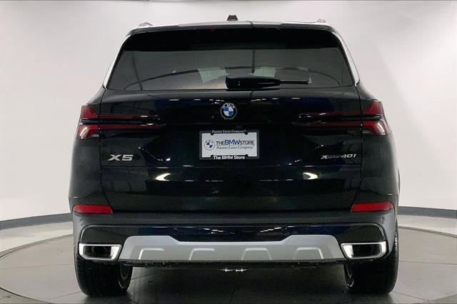 New 2026 BMW X5 xDrive40i w/ Climate Comfort Package image 3
