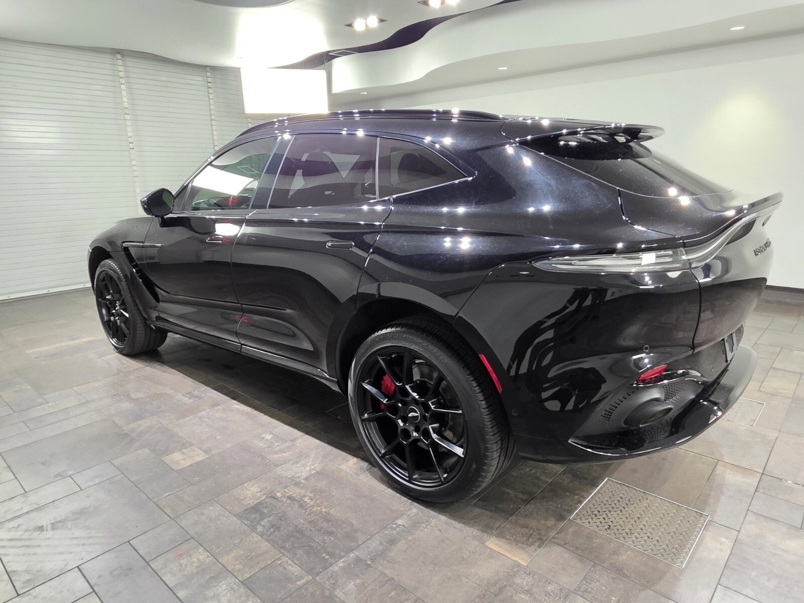 Used 2021 Aston Martin DBX image 2
