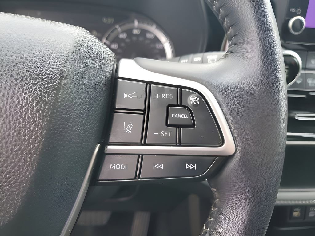 Used 2025 Toyota Highlander LE image 35