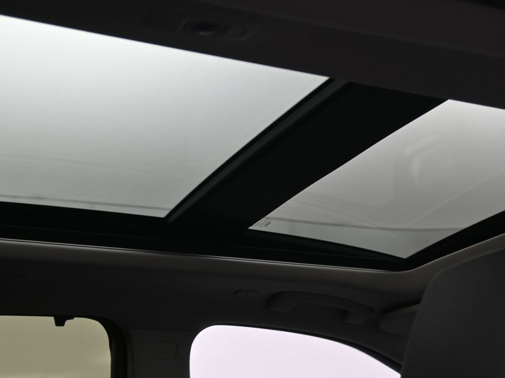 Certified 2025 Nissan Rogue Platinum w/ Tech Package image 11