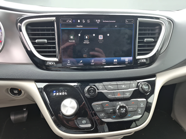 Used 2024 Chrysler Pacifica Touring-L FWD image 14