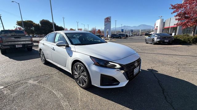 Used 2025 Nissan Altima 2.5 SL image 2