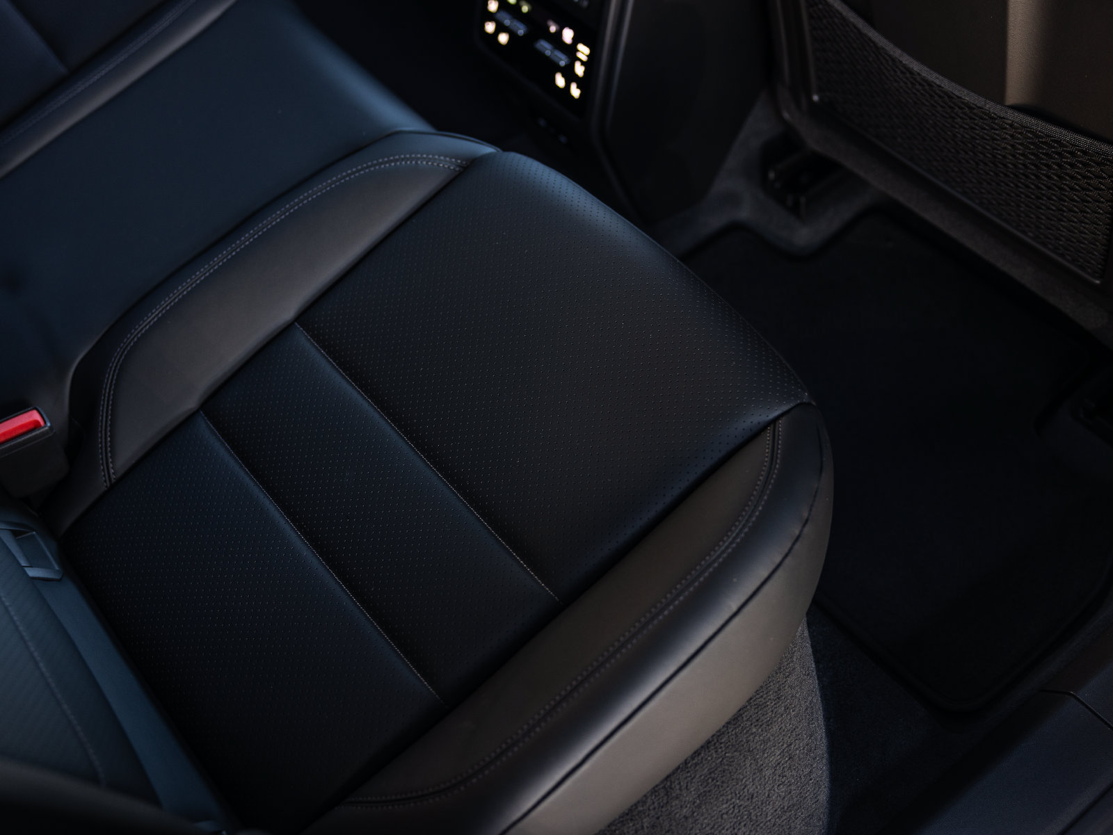 New 2026 Porsche Macan Electric RWD image 36