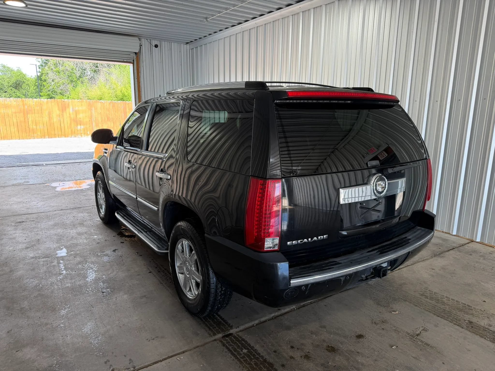Used 2007 Cadillac Escalade AWD w/ Information Package image 2