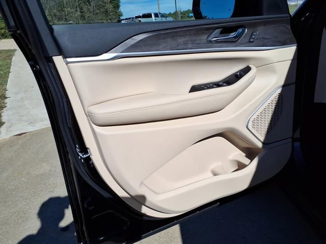 New 2025 Jeep Grand Cherokee L Limited w/ Luxury Tech Group II image 22