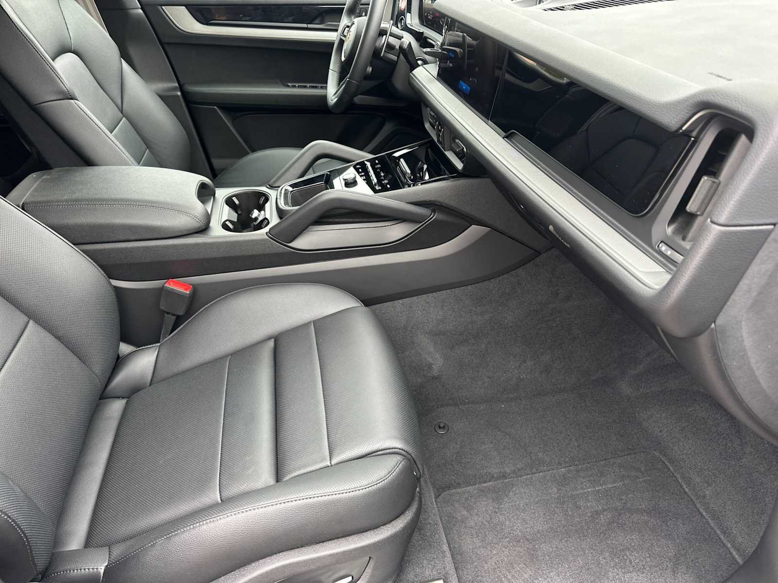 Certified 2025 Porsche Cayenne S AWD/4WD image 16