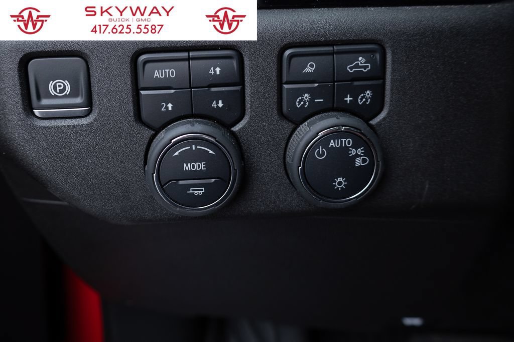 Used 2025 Chevrolet Silverado 1500 LT AWD/4WD image 22