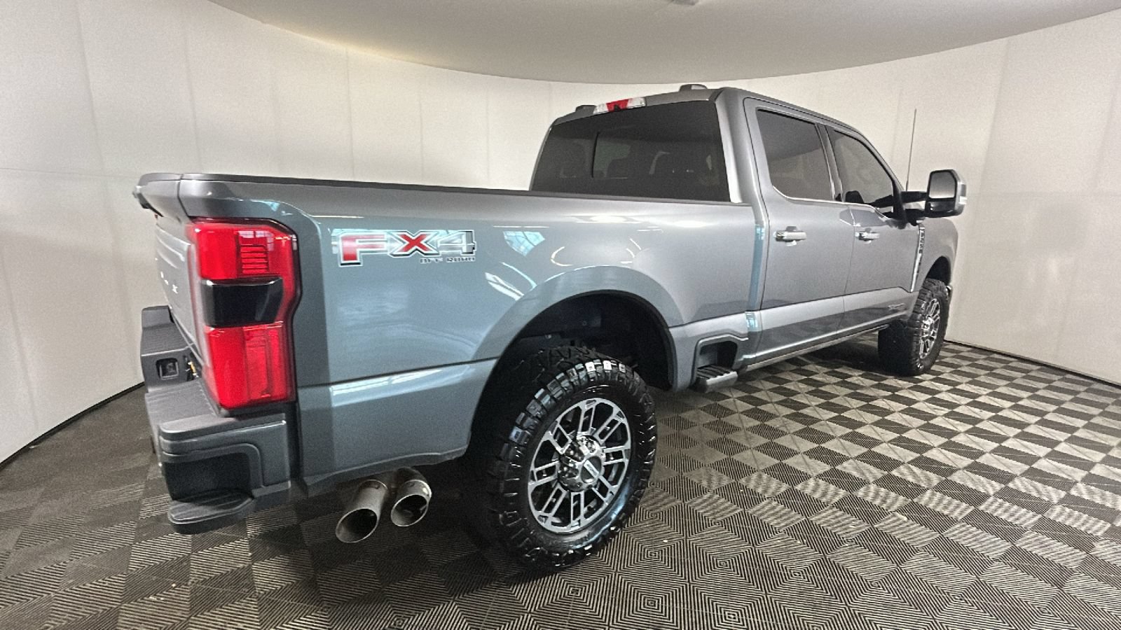Used 2024 Ford F250 Platinum AWD/4WD image 3