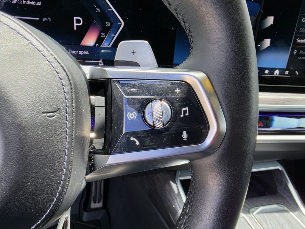 Used 2023 BMW 760i xDrive w/ Executive Package image 21