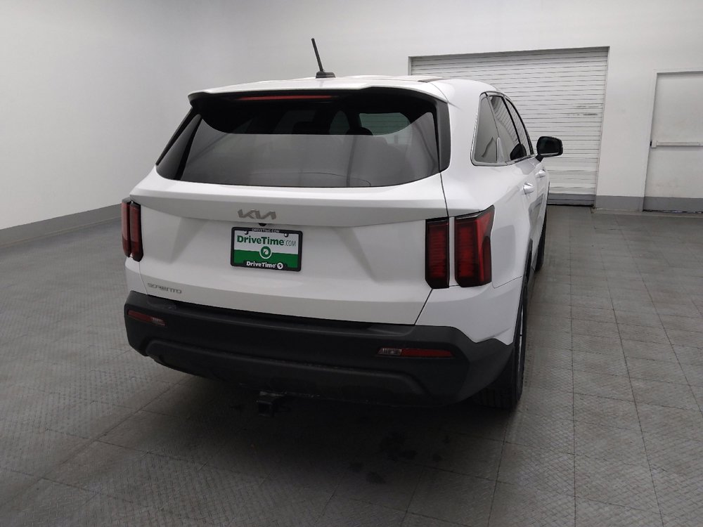 Used 2023 Kia Sorento LX image 7