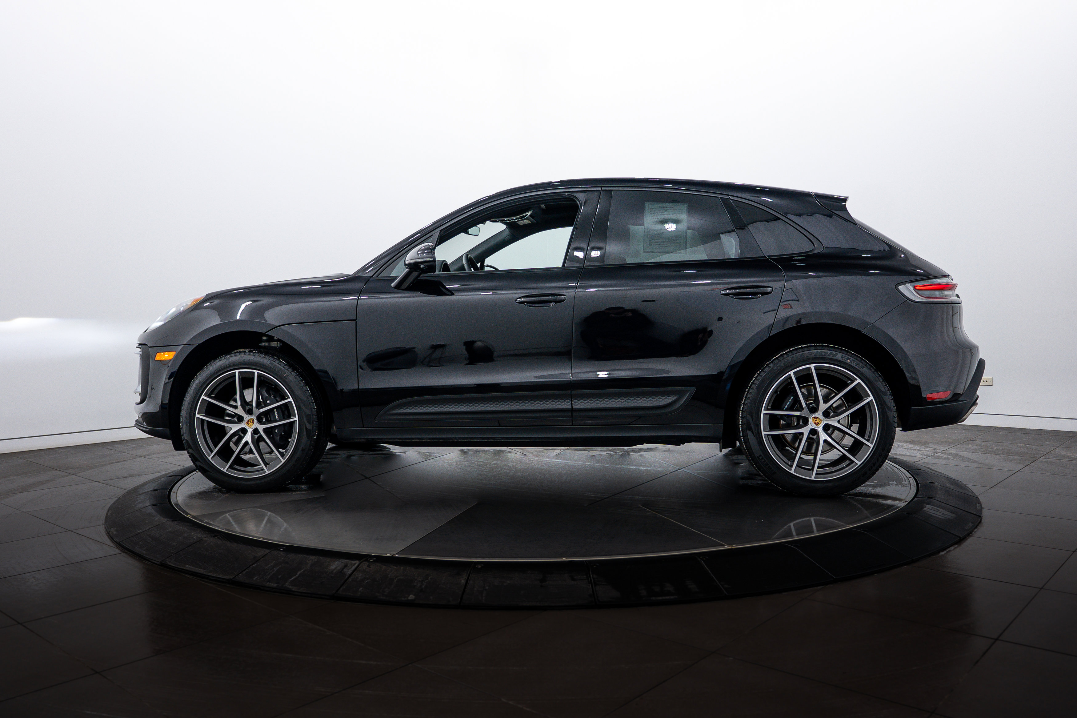 Certified 2026 Porsche Macan AWD/4WD image 2
