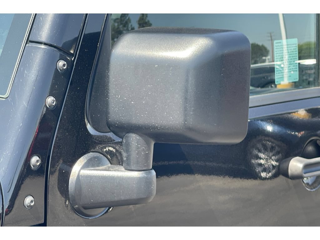 Used 2017 Jeep Wrangler Unlimited Sahara w/ Connectivity Group AWD/4WD image 45