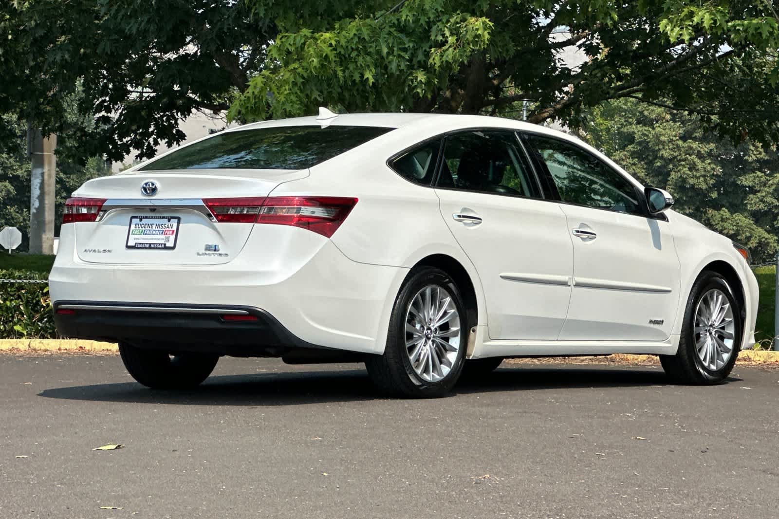 Used 2016 Toyota Avalon Limited w/ Protection Package FWD image 2