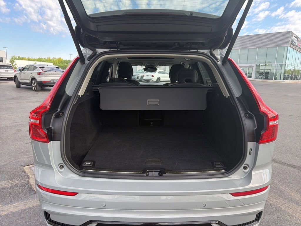 Certified 2024 Volvo XC60 B5 Plus AWD/4WD image 5