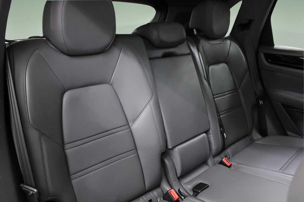 Used 2023 Porsche Cayenne AWD/4WD image 23