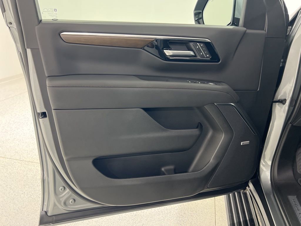 New 2026 Chevrolet Suburban High Country image 22