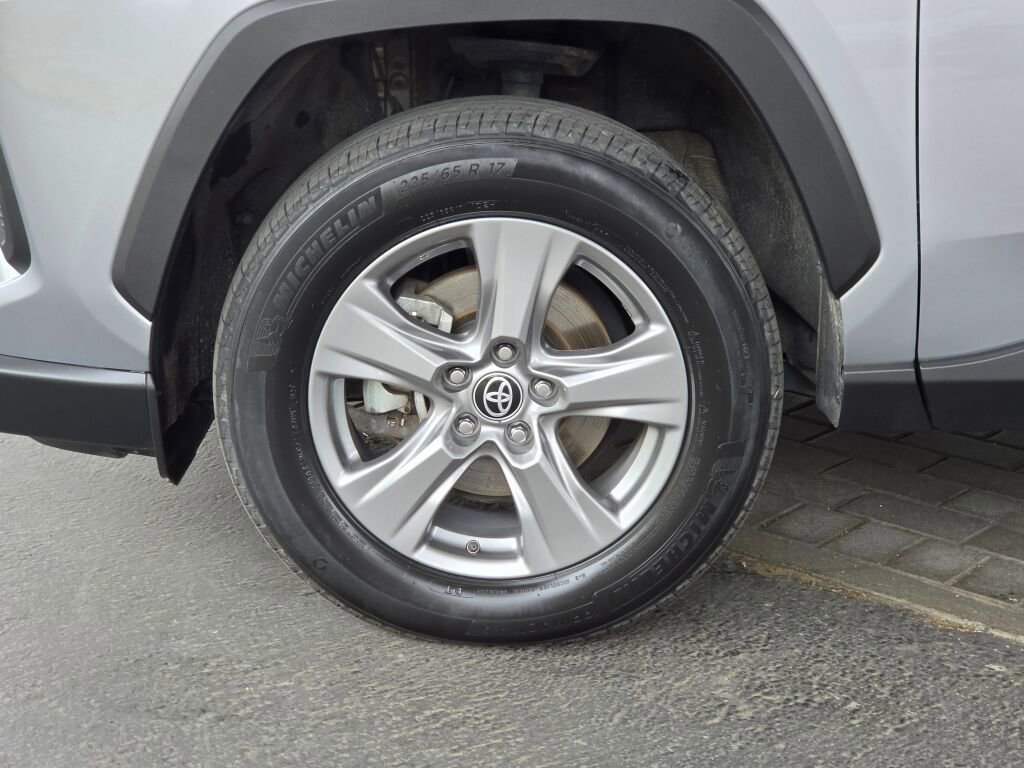 Used 2024 Toyota RAV4 XLE w/ Convenience Package AWD/4WD image 9
