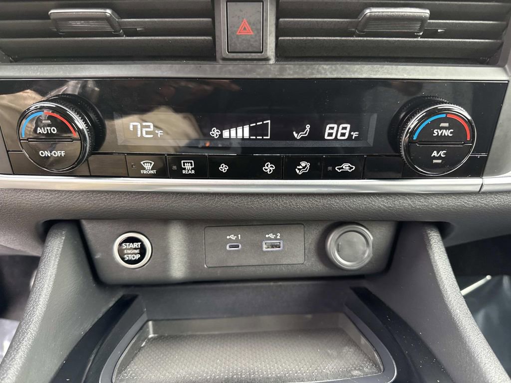 Used 2023 Nissan Rogue SV image 31