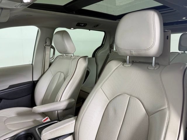 Used 2019 Chrysler Pacifica Limited w/ Advanced Safetytec Group FWD image 6