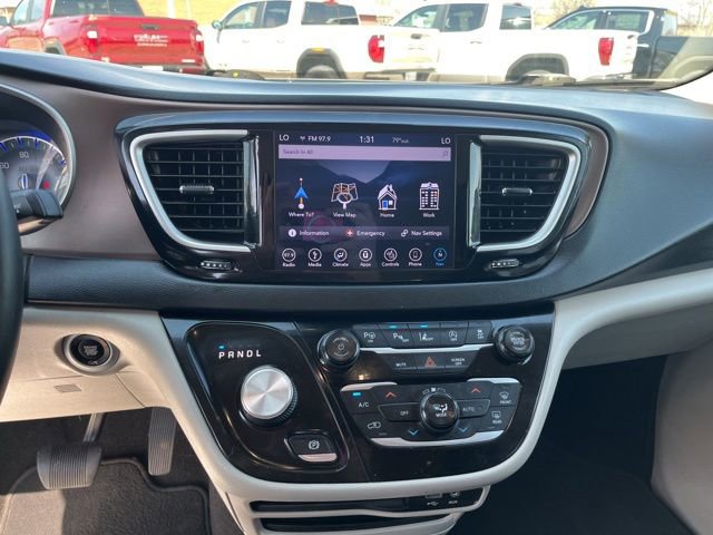 Used 2018 Chrysler Pacifica Touring-L w/ Advanced Safetytec Group image 14