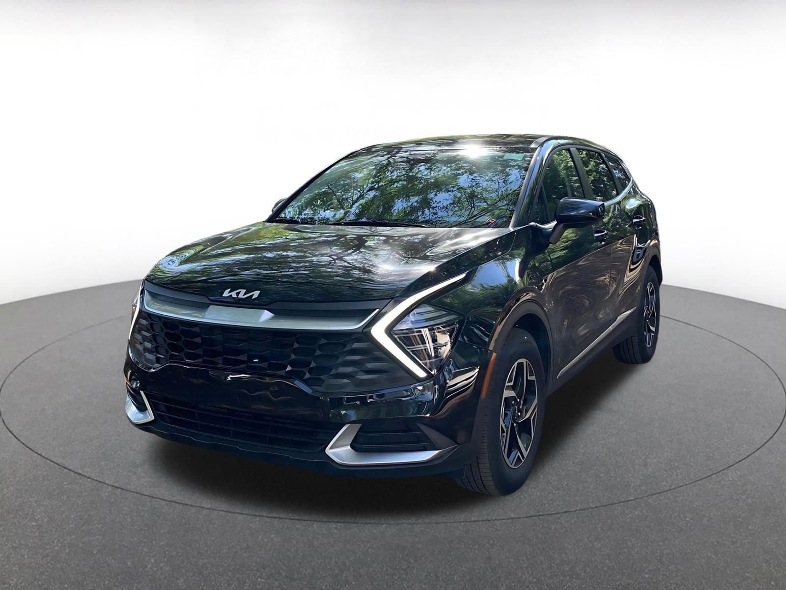 Used 2025 Kia Sportage LX image 3