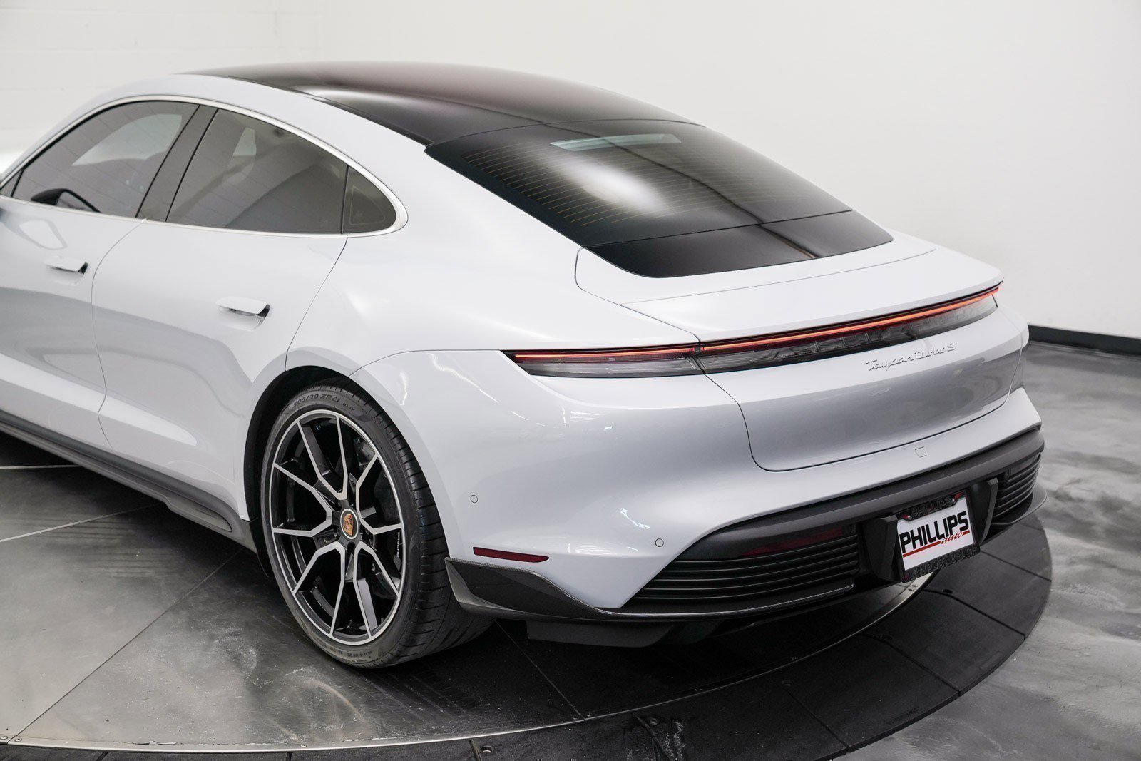 Used 2022 Porsche Taycan Turbo S AWD/4WD image 9
