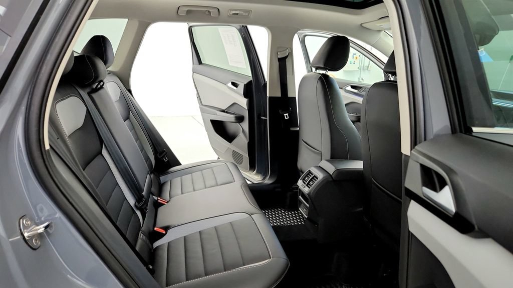Used 2022 Volkswagen Taos SEL w/ Panoramic Sunroof Package AWD/4WD image 18