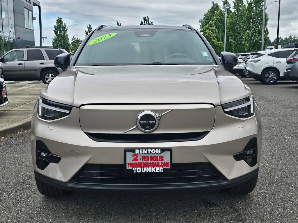 Used 2023 Volvo XC40 Recharge Ultimate w/ Protection Package Premier AWD/4WD image 2