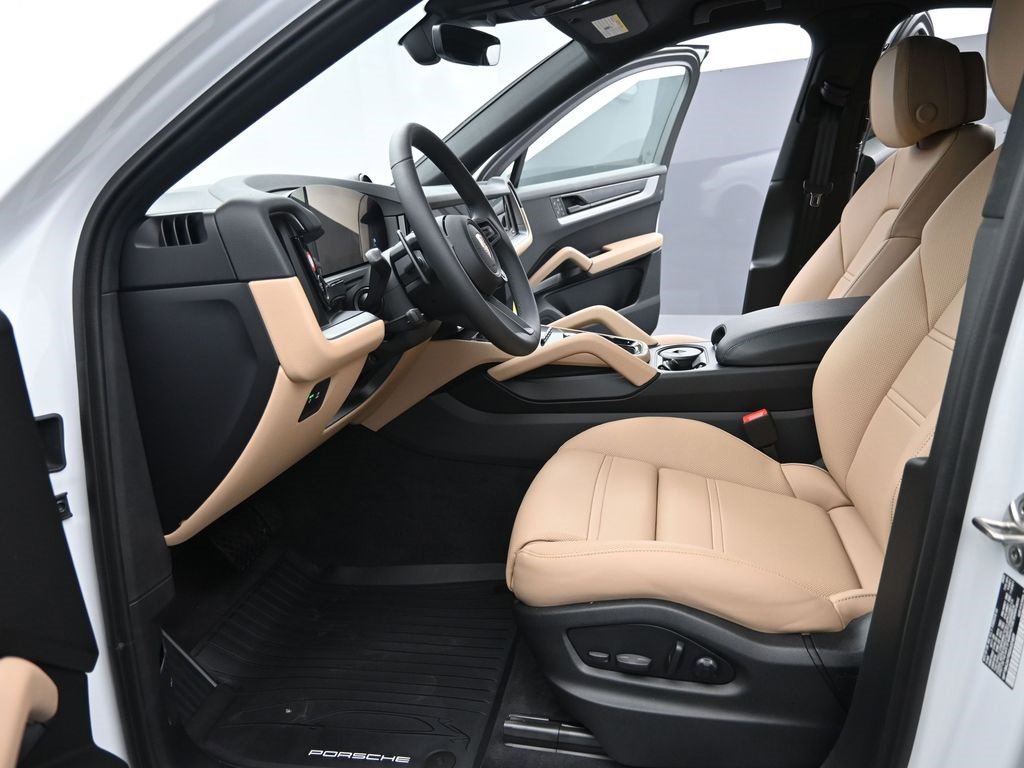 New 2025 Porsche Cayenne Coupe image 4