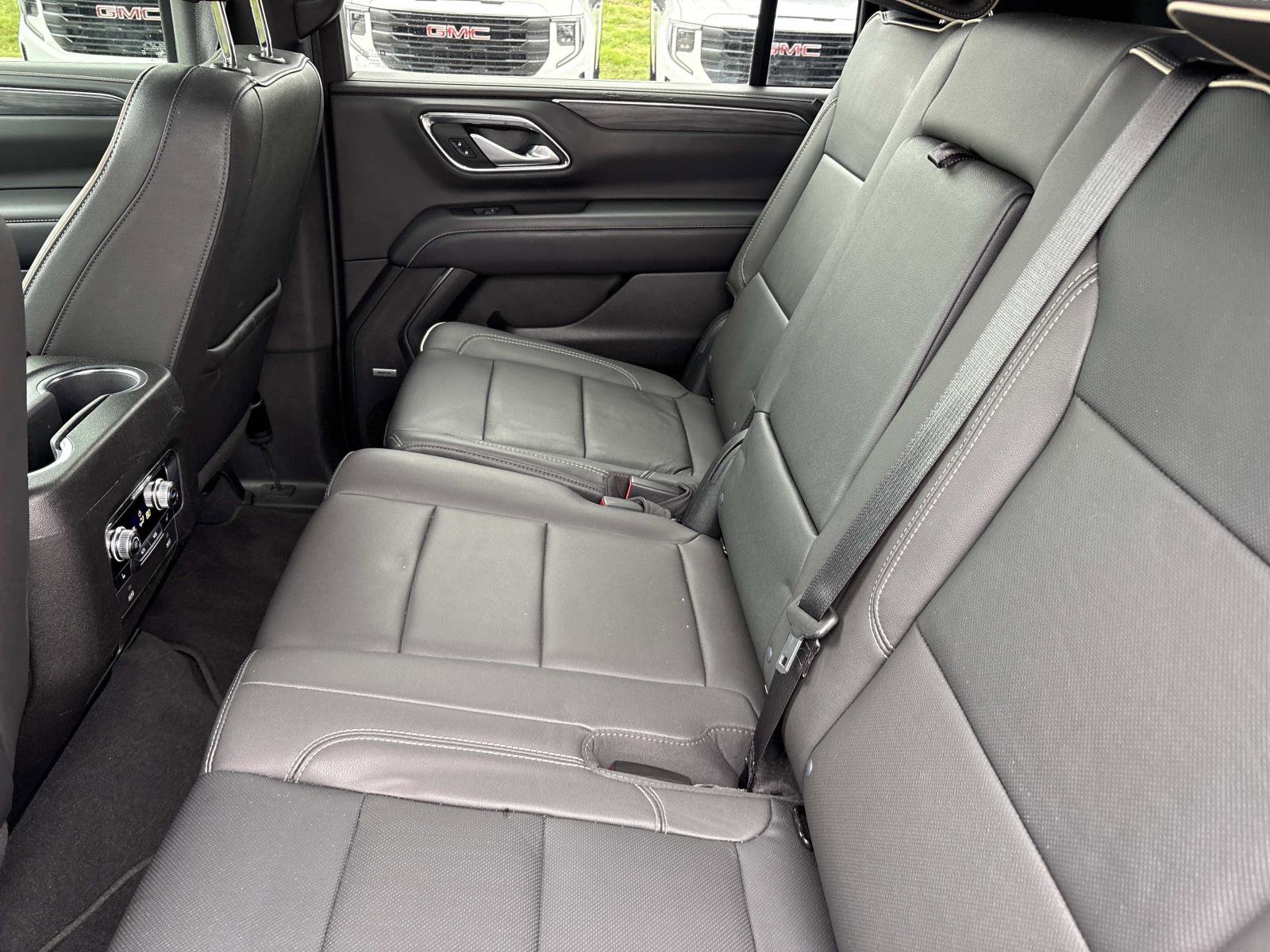 Used 2022 GMC Yukon XL SLT w/ SLT Luxury Package image 29