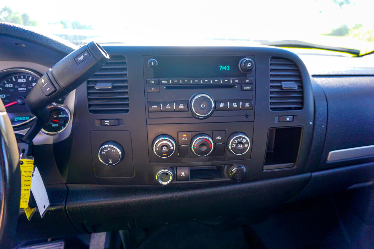 Used 2011 GMC Sierra 1500 SLE w/ SLE Preferred Package image 11