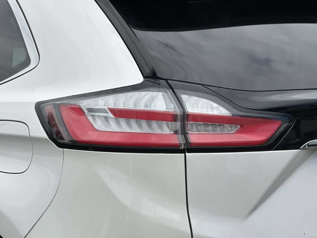 Used 2019 Ford Edge SEL w/ Equipment Group 201A AWD/4WD image 9