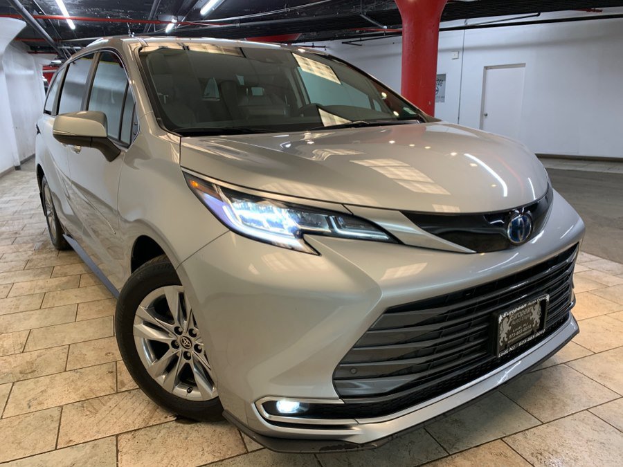 Used 2023 Toyota Sienna Limited w/ Protection Package (TMS) AWD/4WD image 3