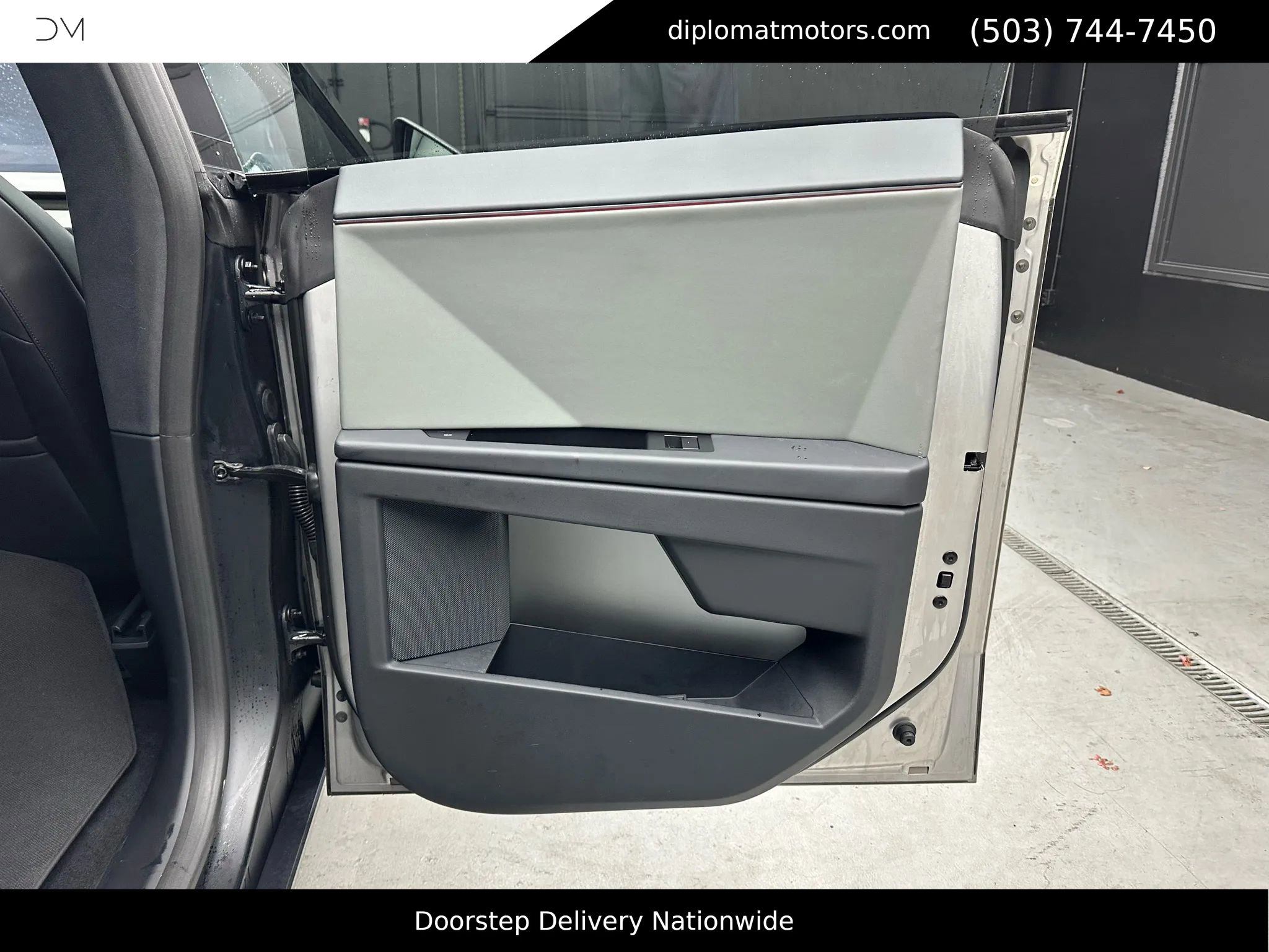 Used 2025 Tesla Cybertruck AWD Crew Cab image 33