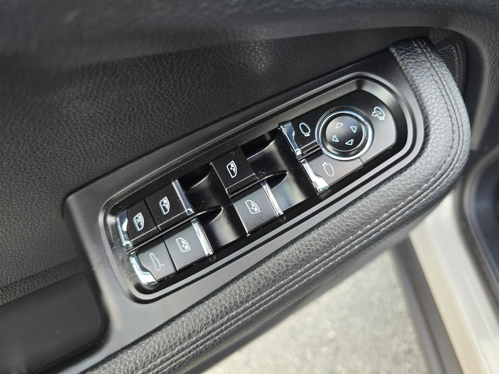 Used 2023 Porsche Macan image 24