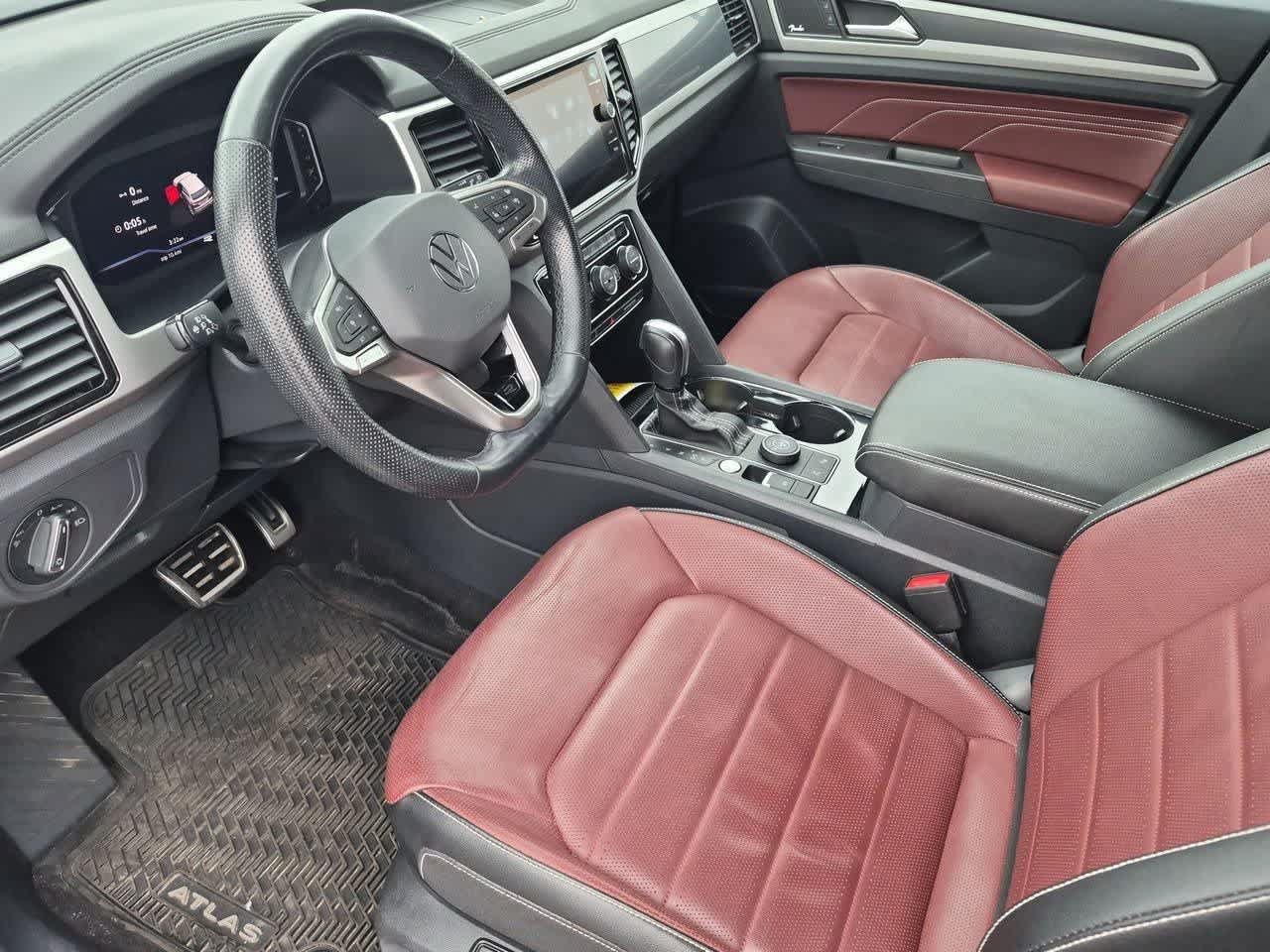 Used 2022 Volkswagen Atlas Cross Sport SEL Premium R-Line AWD/4WD image 2
