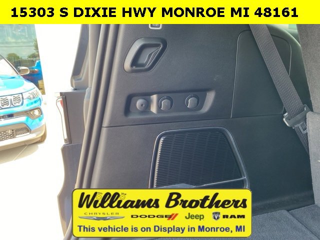 Used 2024 Jeep Wagoneer Series II w/ Flexible Seating Group image 32