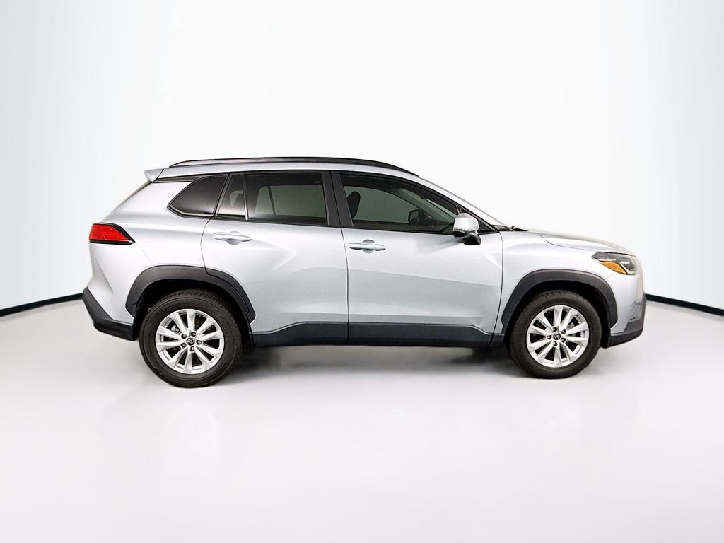 Used 2023 Toyota Corolla Cross LE image 4